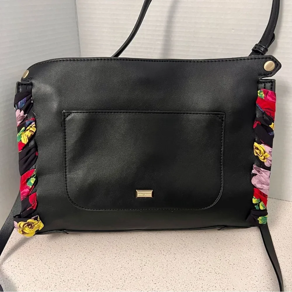 Betsey Johnson Wrapped Up In You Satchel E4